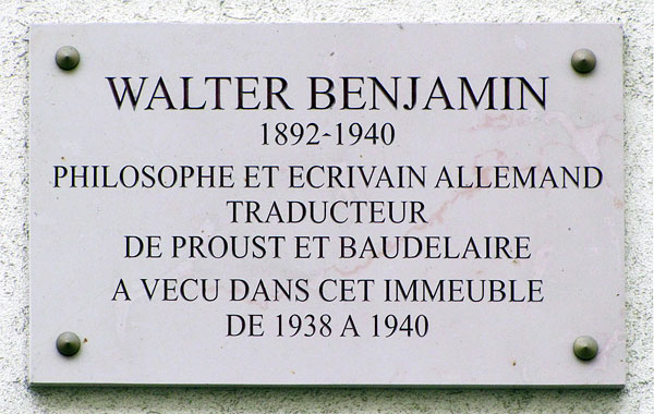 Placa conmemorativa de Walter Benjamin en la Rue Dombasle, 10, 75015 Paris