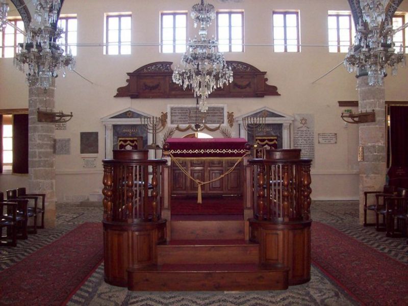 Interior de la sinagoga de Kahál Shalom